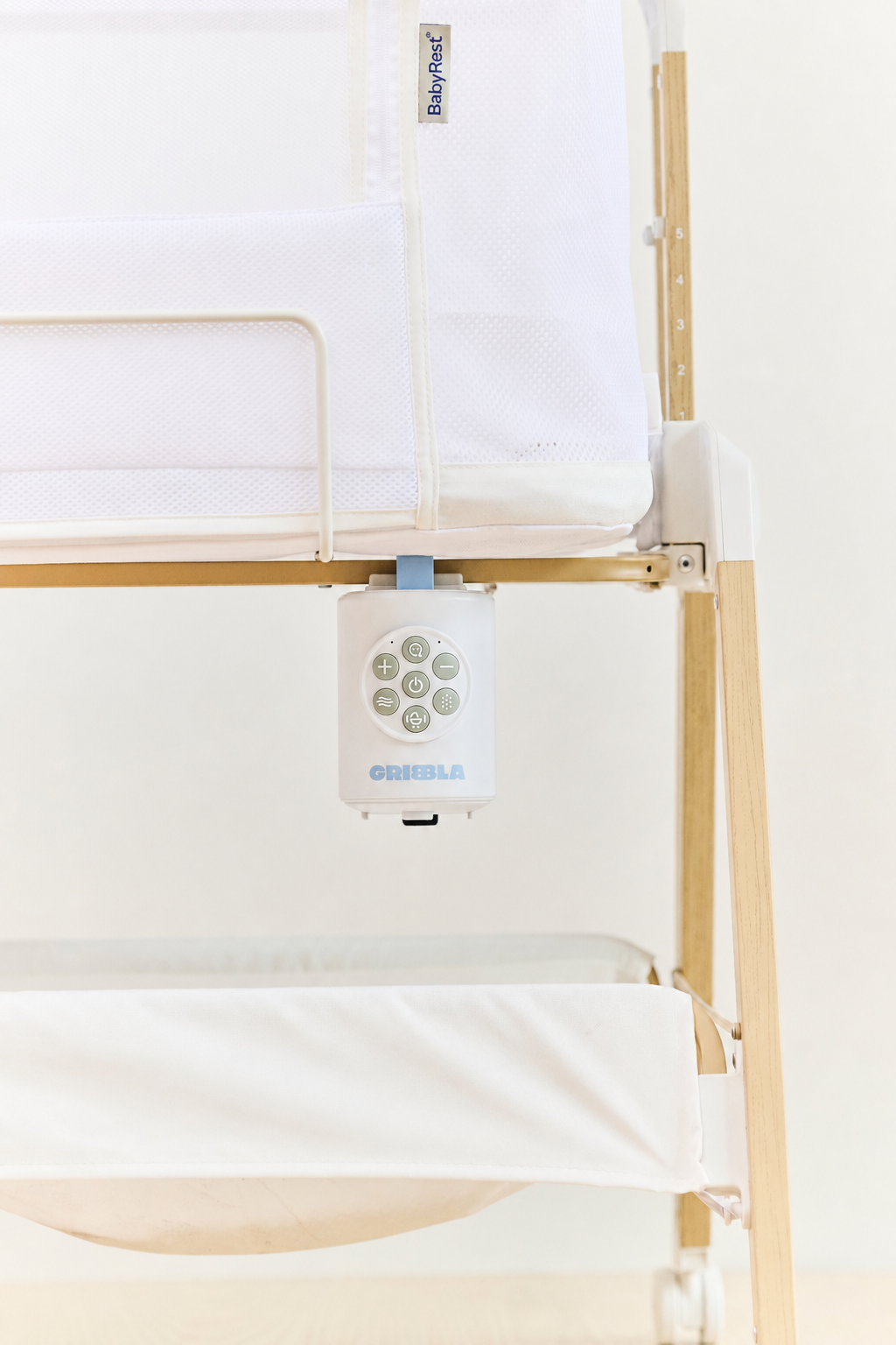 Gribbla under a bassinet